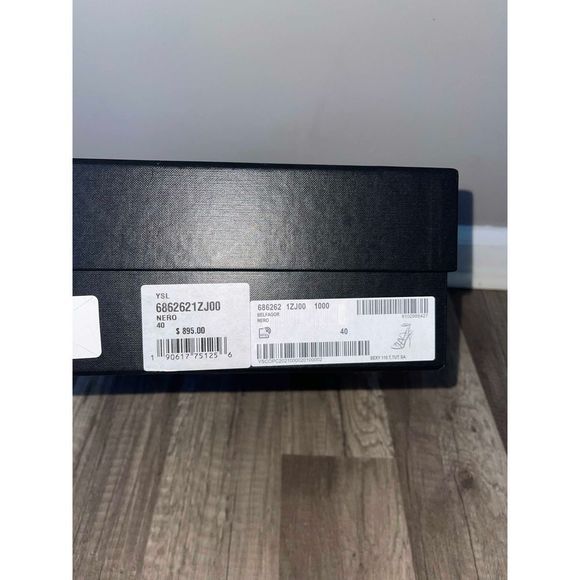 Saint Laurent
Sexy Strappy Leather Sandals - Picture 14 of 14